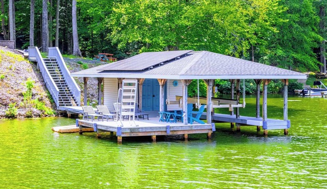 Hello Sunshine | 6BR Lakefront Lake Anna | Dock, Fire Pit & Game Room