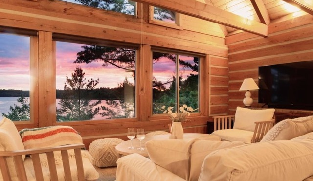 Hemlock Hideaway Waterfront, Games Room, Hot Tub