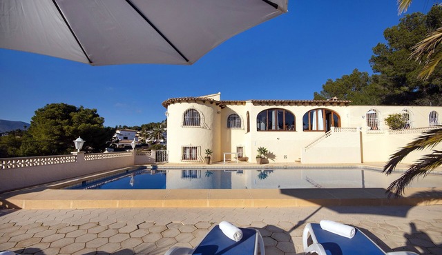 Heno- sea view, large house, private pool!