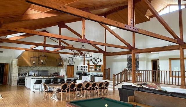 Hill Country Ranch with private waterfront! Sleeps 38, great for events&getaways
