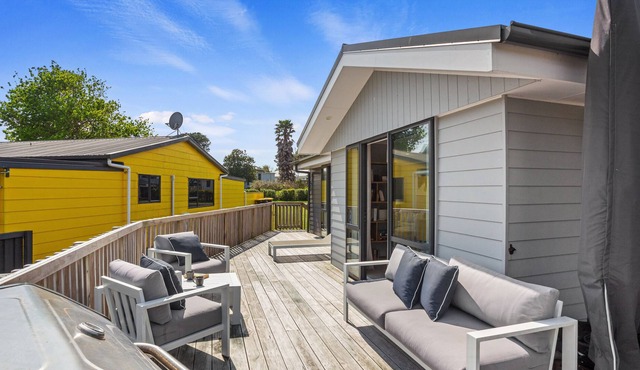 Hillside Vista - Whiritoa Beach Holiday Home