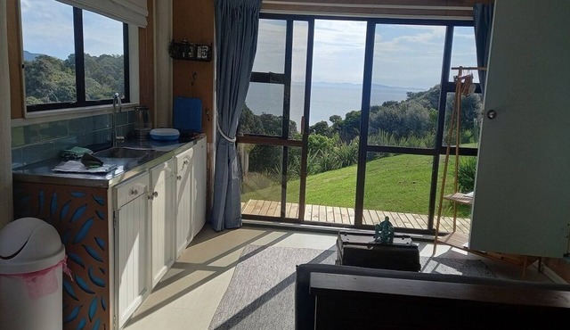 Hilltop Haven ~ Sunset views over the Hauraki Gulf