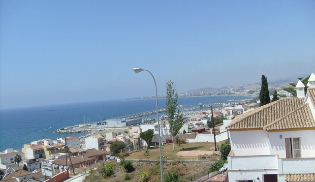 Holiday apartment in the beautiful south of Spain. 100m from the Mediterranean Sea. Fantastic views.