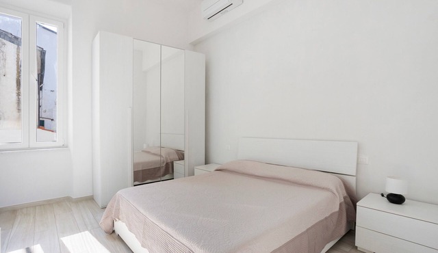 Holiday Apartment 'Da Vinci' with Balcony, Wi-Fi and Air Conditioning
