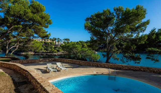Holiday Apartment "Ferrera Suite" with Shared Pool, Private Terrace & Wi-Fi
