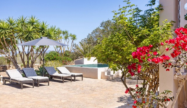 Holiday Home 'Can Mussenya' with Private Terrace, Wi-Fi and Air Conditioning