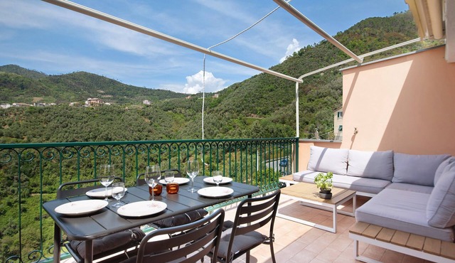 Holiday Home 'Casa Luci' with Sea View, Private Terrace and Wi-Fi