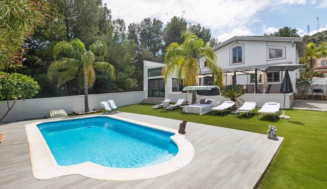 Holiday Home 'Palmera' with Mountain Views, Wi-Fi and Air Conditioning