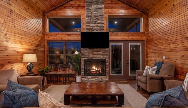Hot Tub! Fireplace! 2 Spa Tubs!