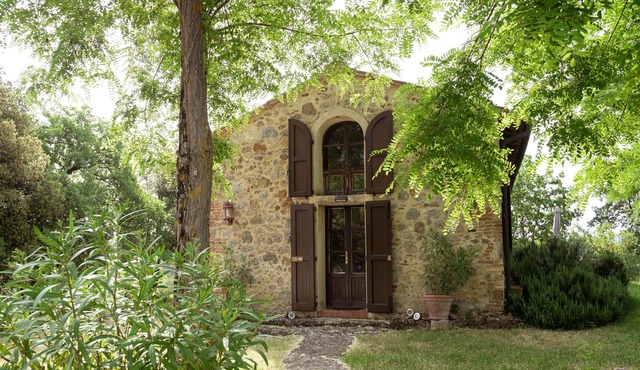 House in enchanting hill location surrounded by vineyards and olive groves