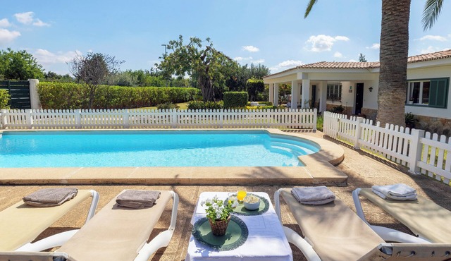 Ideal house for two families with pool and barbecue