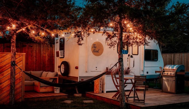 Incredible Caravan with Fire Pit and Games in Deseronto, Ontario