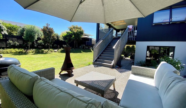 Incredible modern 5-bedroom home accessible to Ohope Beach and harbour