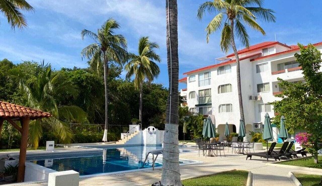 Ixtapa Zihua Beautiful Condo with pool view near the beach in Mexico first floor