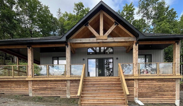 J&L's Lakeside Cottage