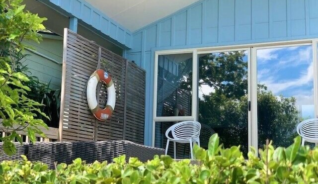 Jellicoe Views - Surfdale Holiday Home