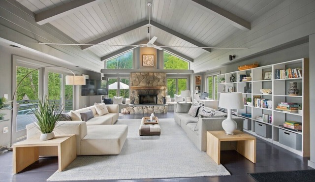 Jug End Crest | Fireplace Sunroom Central Air