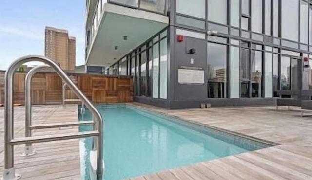 King Bed|DT Views| Mins to Stampede |UG Parking