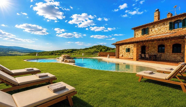 La Casina: Tuscan Villa with Pool, Spa & Views