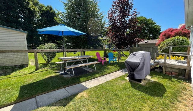 Laird Hideaways Unit 2 - steps from Southampton's beach & downtown