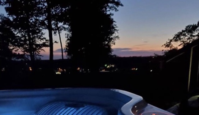 Lake View Monthly Summer Rental Home 2 + 2 Bdrm/ 2 bath+ Den + Yoga Gym Room