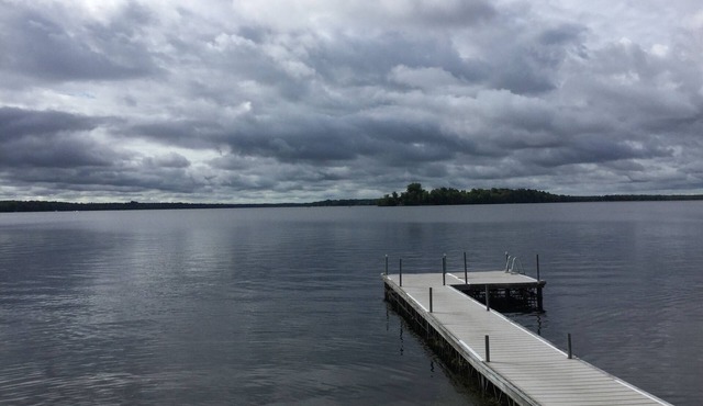 Lakefront Home - 2bdrm Plus Bunkie