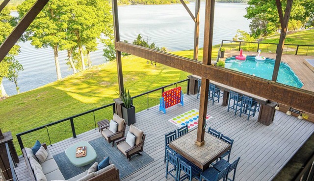 Lakehouse · Pool · Hot Tub · Games · Sleeps 18