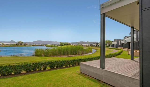 Lakeside Villa Retreat - Matarangi Downstairs Unit