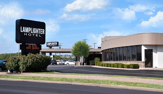Lamplighter Inn & Suites - South