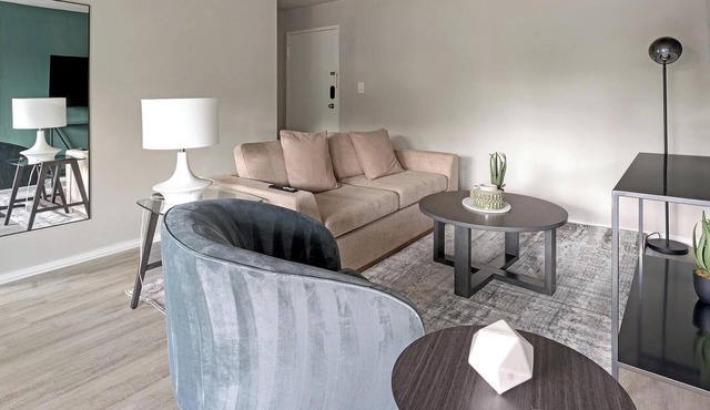Landing | Amazing 1BD, Pool, Gym