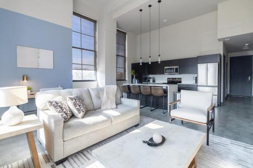 Landing Apartments - The 55 Elm Club
