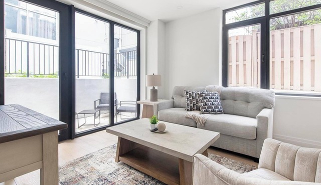 Landing | Chic 1BD in Logan Circle