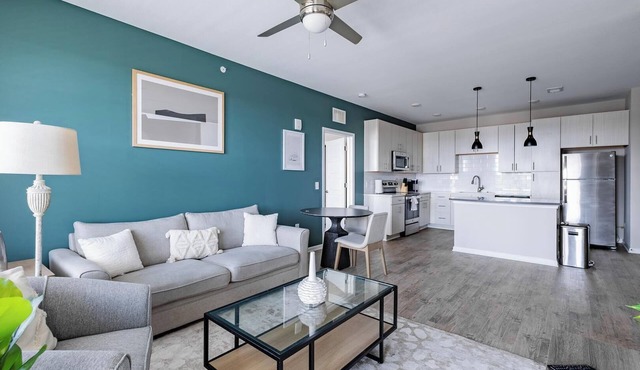 Landing | Chic 2BD, Clubhouse, Pool