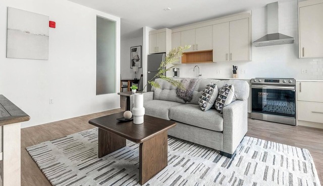 Landing | Incredible 1BD, Pool, Gym