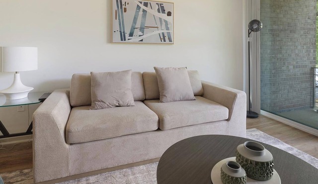 Landing | Spectacular 2BD, Pool, Gym