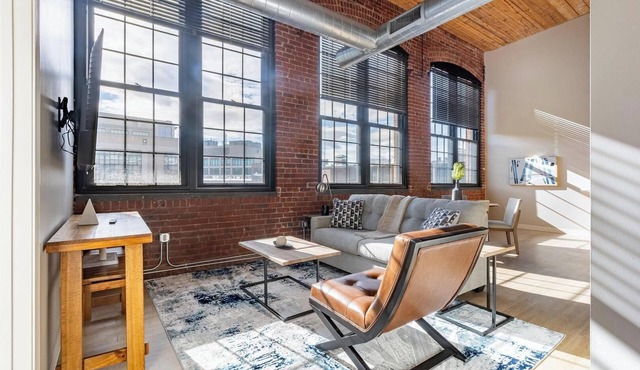 Landing | Stylish 2BD, Gym, Courtyard