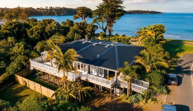 Lannan Beach House - Waterfront & Spa
