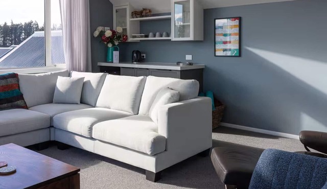 Large Holiday Home, modern, large spaces. Great for families.