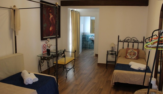 LARGE TWIN ROOM WITH PRIVATE TERRACE