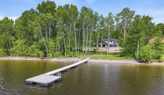 Le 83 Chalet moderne sur lac navigable avec spa
