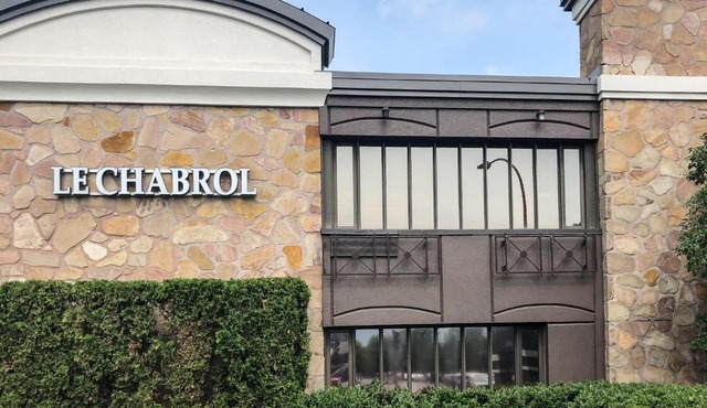 Le Chabrol Hotel & Suites