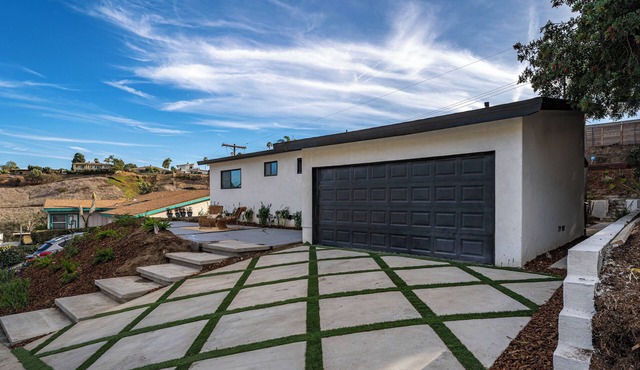 Light-Filled Modern Escape Home with Free Parking