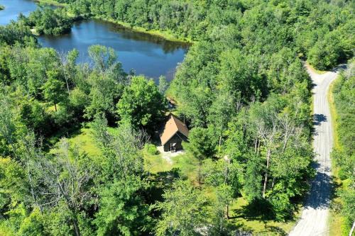 Little Longbow Lakefront Chalet