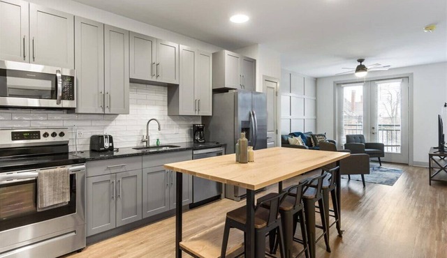 Live Like a Local! Downtown Cincy Condo