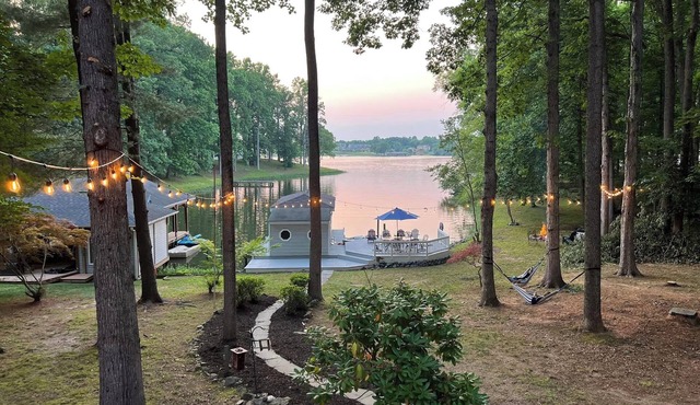 Looking Forward To The Lake?! Renovated Waterfront Home in Quiet Cove