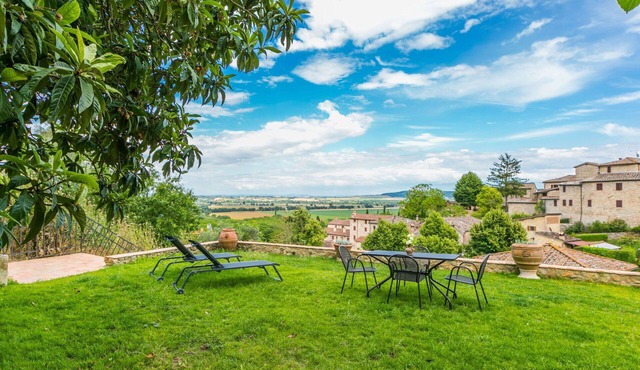 Lovely apartment for 3 people with WIFI, TV, patio, pets allowed and panoramic view