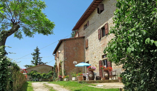 Lovely apartment in villa for 3 people with WIFI, pool, patio, pets allowed and panoramic view