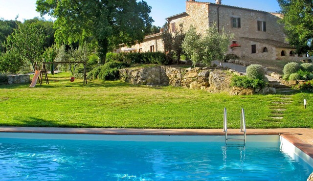 Lovely apartment in villa with WIFI, A/C, pool, TV, terrace, panoramic view, close to San Gimignano