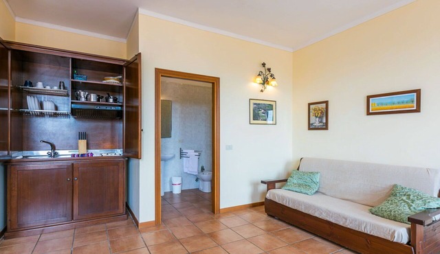 Lovely apartment for 2 people with WIFI, A/C, pool, TV and pets allowed