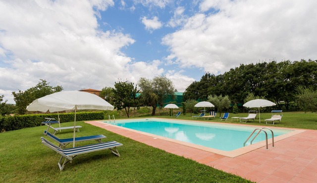 Lovely apartment in Montepulciano countryside, wine tours, bike tours, relax